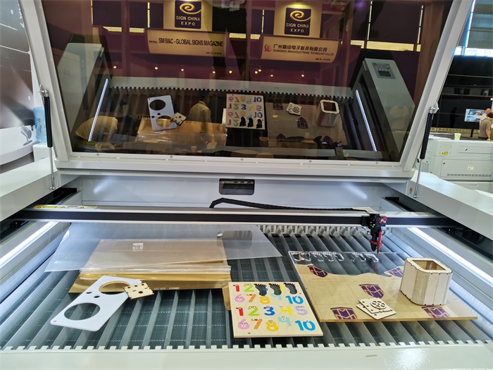 激光切割設(shè)備