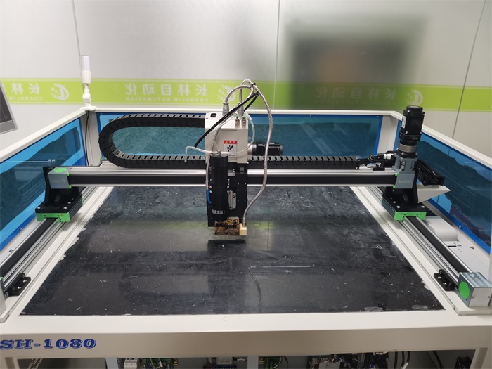 縫紉內(nèi)衣涂膠設(shè)備